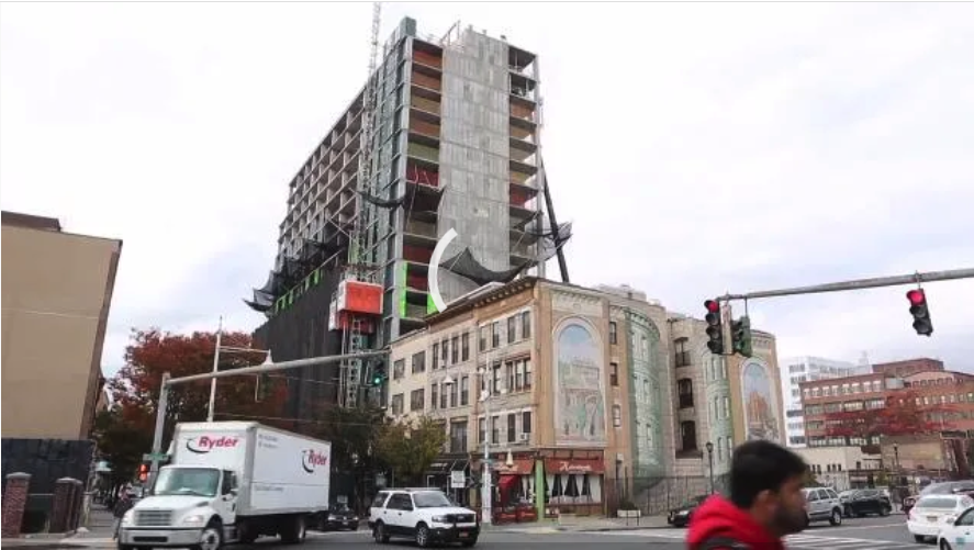 New Yonkers downtown tower reaches milestone